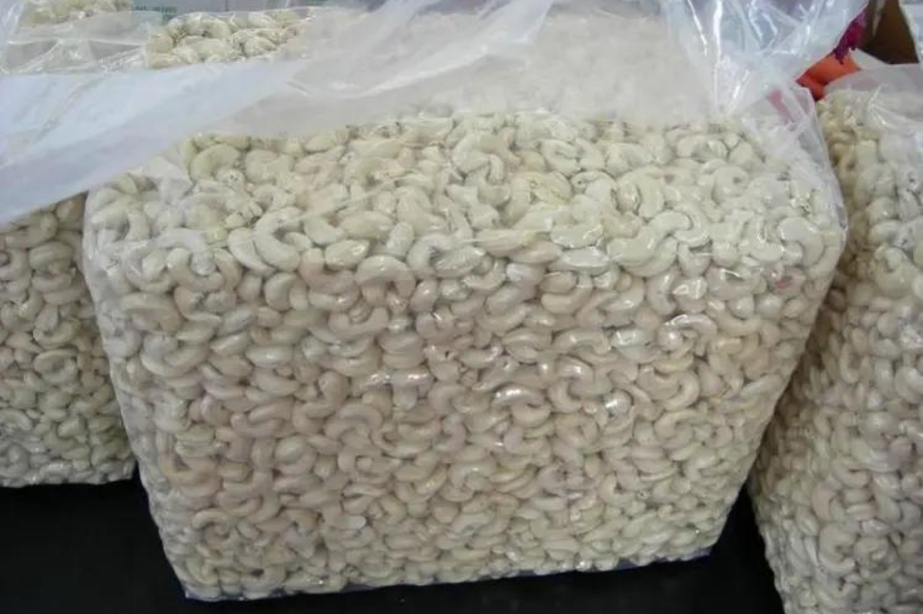 Vacuum Packing of Cashew Nuts