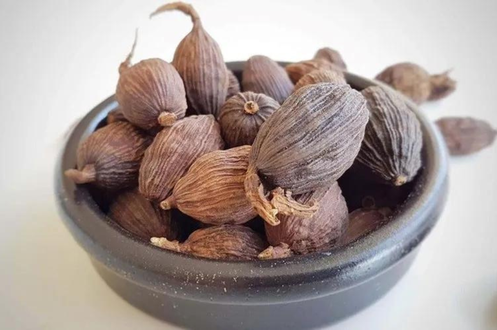 Folk Remedies of Black Cardamom