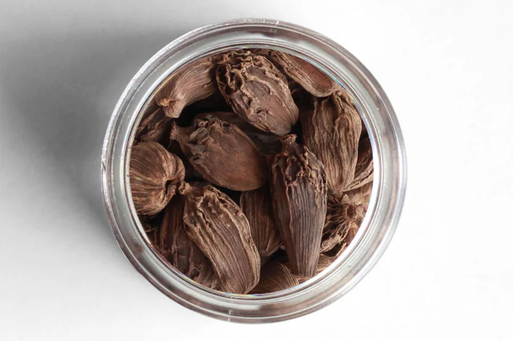 Low Broken Rate Black Cardamom