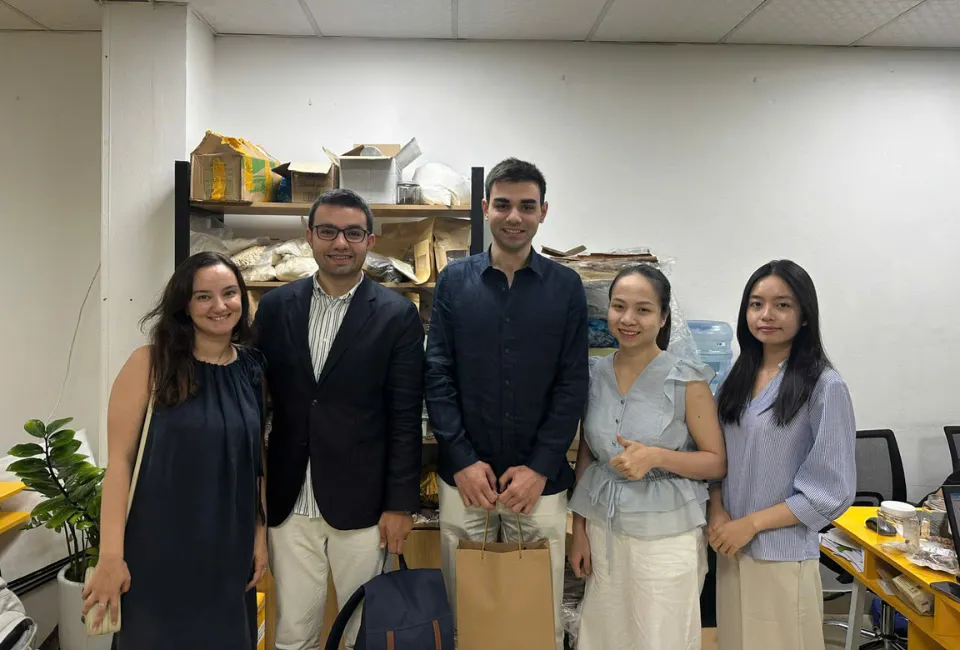 About Us 29 HAVIGO partnership handshake - reliable supplier Vietnam