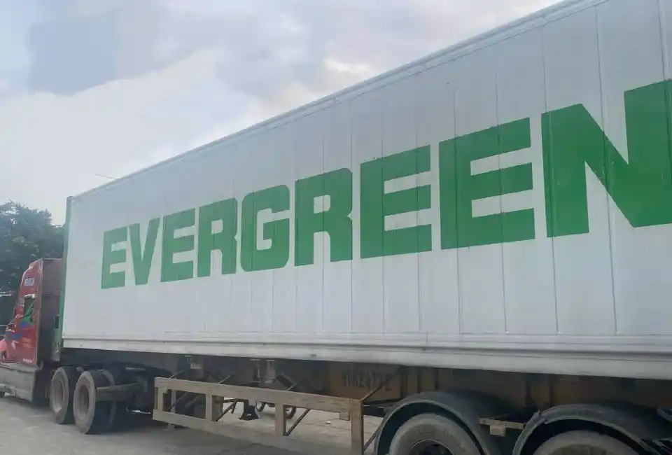 Evergreen container truck used for cargo transportation and export logistics.
